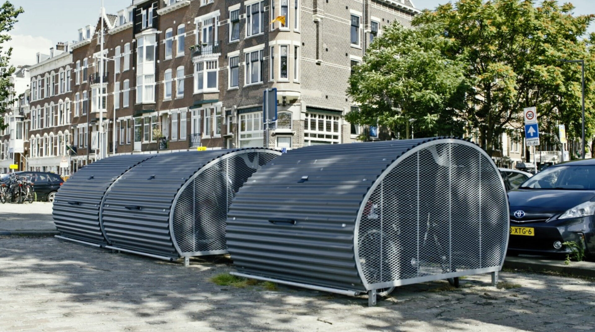 Indoor bicycle parking facility